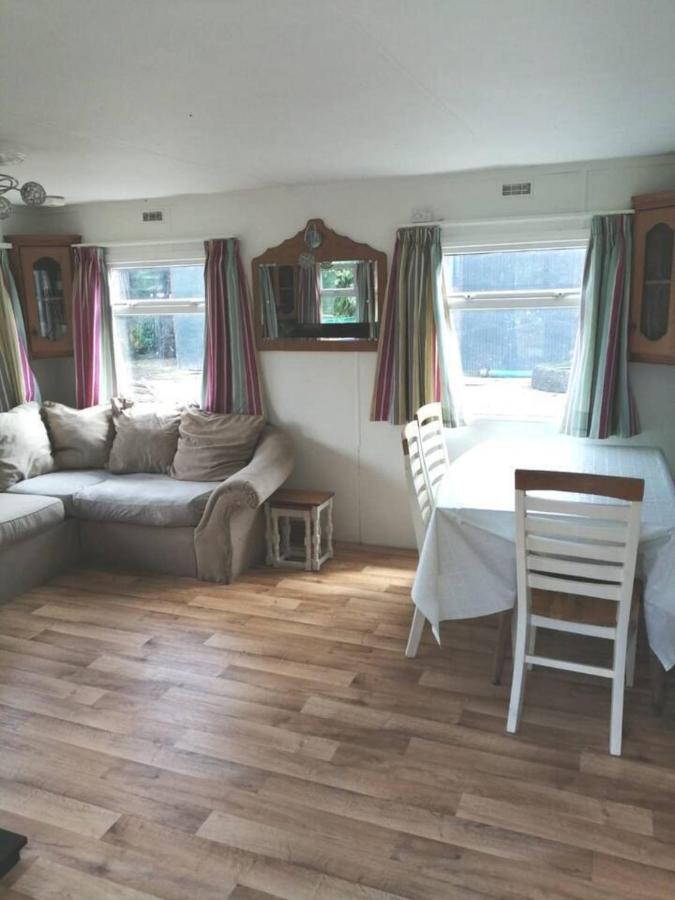 Midden Manor Country Stay On A Working Dairy Farm Ballymena Bagian luar foto