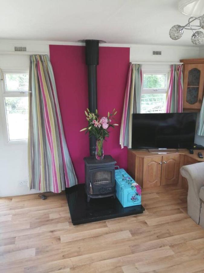 Midden Manor Country Stay On A Working Dairy Farm Ballymena Bagian luar foto
