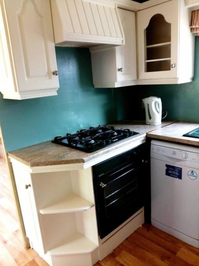 Midden Manor Country Stay On A Working Dairy Farm Ballymena Bagian luar foto